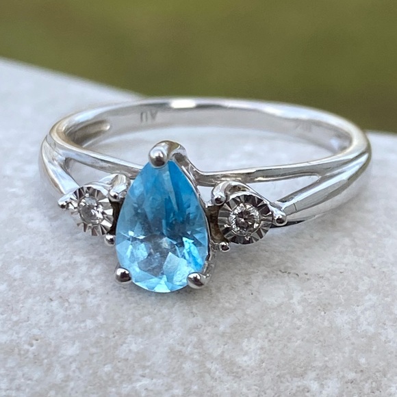 Genuine Blue Topaz Ring 10k white gold with Diamond accent teardrop stamped - Picture 5 of 16